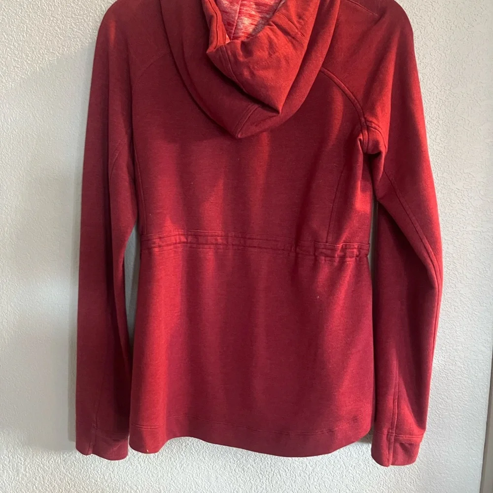 Lululemon take ten hoodie. Sz 6. Cranberry - Picture 7 of 8